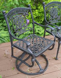 lot 97 image: Metal Patio Chair and Rocker