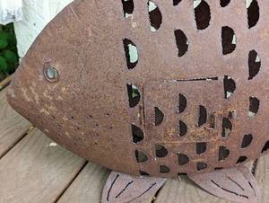 lot 102 image: Metal Fish Decor