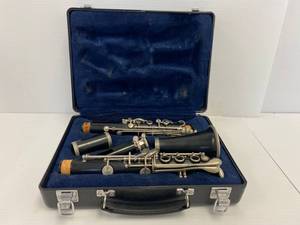Vintage Unmarked Clarinet In Selmer Case