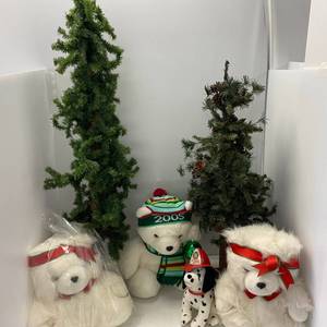Chinese Style Christmas Trees And Santa Bears