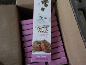 2 Cases Purina Fancy Feast Savory B...