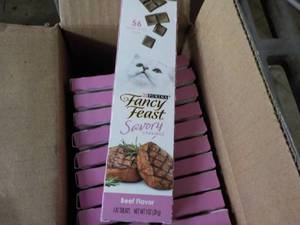 2 Cases Purina Fancy Feast Savory B...