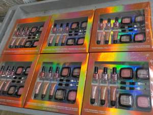 6 Glitz and Glam Gift Sets...