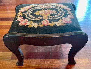 lot 26 image: Nifty Vintage Needlework Footstool