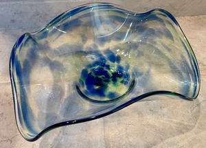 lot 7 image: Stunning Signed Art Glass Bowl