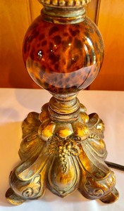 lot 29 image: Fancy Table Lamp