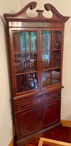 lot 4 image: Charming Vintage Corner Cabinet #1