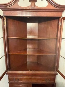 lot 5 image: Charming Vintage Corner Cabinet #2