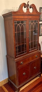 lot 41 image: Lovely Vintage Petite Hutch