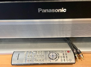lot 51 image: Panasonic 36 TV with Remote