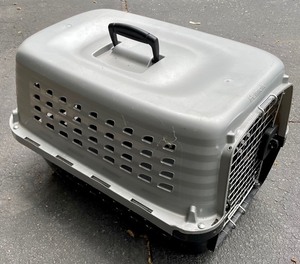 lot 71 image: Petmate Pet Carrier