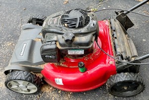 lot 63 image: Snapper Briggs & Stratton 550ex Series Lawnmower with Leaf Bag