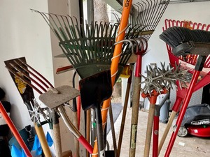 lot 74 image: Long Handled Tool Lot