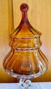 lot 16 image: Amber Glass Lidded Candy Dish