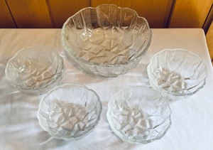 lot 87 image: Sensational Serving Bowls