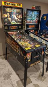 lot 1 image: Disney Pirates of the Caribbean Pinball Machine