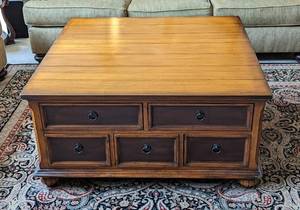 lot 7 image: Large Luxurious Tommy Bahama Lexington Coffee Table
