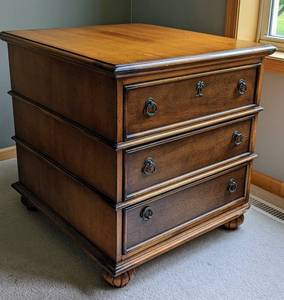 lot 8 image: Beautiful Tommy Bahama Lexington Wood Side Table