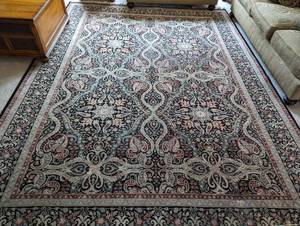 lot 11 image: Lovely Wool Area Rug