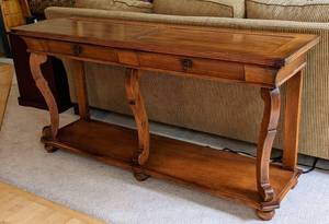 lot 13 image: Tommy Bahama Lexington Console Table