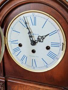 lot 20 image: Howard Miller Mantle Clock