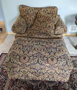 lot 19 image: Henredon Armchair and Ottoman