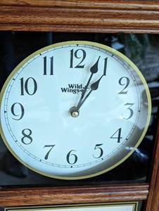 lot 39 image: Wild Wings Wall Clock