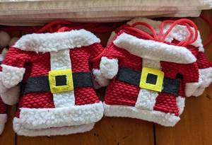 lot 51A image: Holiday Linens and More