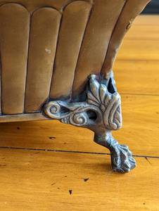 lot 80 image: Decorative Brass Planter