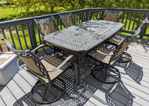lot 83 image: Metal Patio Set by Agio