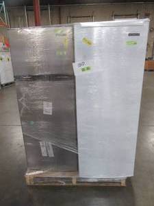 lot 22 image: LARGE WHOLESALESALVAGE PALLET (4 Pieces) OF THOMPSON 7.5 TOP FREEZERREFRDGERATOR AND THOMPSON 6.5 TOP FREEZERS