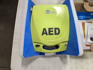 lot 851 image: Zoll AED Plus