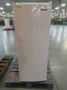 lot 24 image: Thomson Upright Freezer 6.5 cu. ft., TFRT690 - Scratch and Dent - In good working condition.