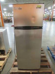 lot 26 image: Thomson 7.5 cu. ft. Top-Freezer Refrigerator, TFR725 - Scratch and Dent - In good working condition.