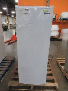 lot 27 image: Thomson Upright Freezer 6.5 cu. ft., TFRT690 - Scratch and Dent - In good working condition.