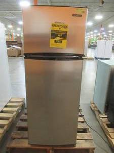 lot 32 image: Thomson 7.5 cu. ft. Top-Freezer Refrigerator, TFR725 - Scratch and Dent - In good working condition.