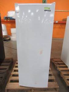 lot 33 image: Thomson Upright Freezer 6.5 cu. ft., TFRT690 - Scratch and Dent - In good working condition.