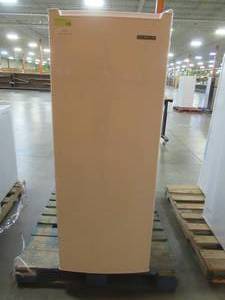 lot 38 image: Thomson Upright Freezer 6.5 cu. ft., TFRT690 - Scratch and Dent - In good working condition.
