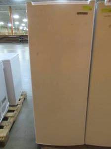 lot 40 image: Thomson Upright Freezer 6.5 cu. ft., TFRT690 - Scratch and Dent - In good working condition.