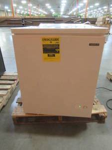 lot 43 image: Thomson 5.0 cu.ft. Chest Freezer in White, TFRF520-SM - Scratch and Dent - In good working condition.