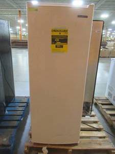 lot 45 image: Thomson Upright Freezer 6.5 cu. ft., TFRT690 - Scratch and Dent - In good working condition.