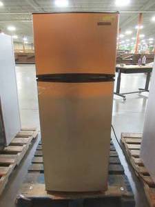 lot 47 image: Thomson 7.5 cu. ft. Top-Freezer Refrigerator, TFR725 - Scratch and Dent - In good working condition.