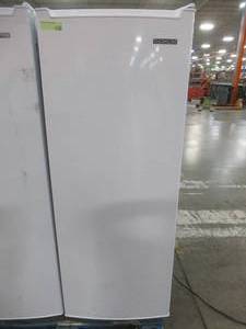lot 54 image: Thomson Upright Freezer 6.5 cu. ft., TFRT690 - Scratch and Dent - In good working condition.
