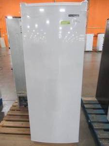 lot 56 image: Thomson Upright Freezer 6.5 cu. ft., TFRT690 - Scratch and Dent - In good working condition.