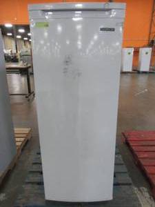 lot 58 image: Thomson Upright Freezer 6.5 cu. ft., TFRT690 - Scratch and Dent - In good working condition.
