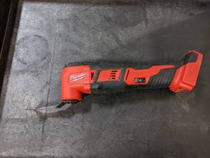 lot 863 image: Milwaukee 2626-20 Oscillating Multi Tool