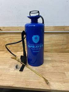 lot 64 image: HARVEST KING Professional Farm & Garden Sprayer (3 gallon)
