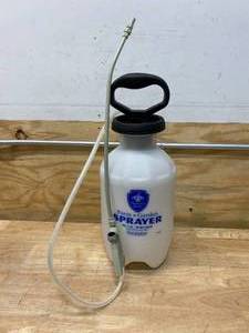 lot 81 image: HARVEST KING Farm & Garden Sprayer (2 gallon)