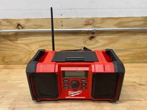 lot 91 image: MILWAUKEE M18 18-Volt Lithium-Ion Cordless Jobsite Radio