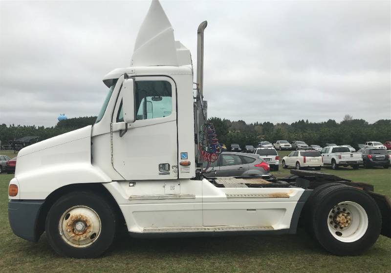 2002 Freightliner Century Class ST112
